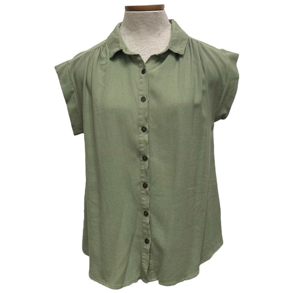 Umgee Tops - 3/$20 Umgee Short Sleeve Button Down Shirt Women’s Small Green Summer Normcore